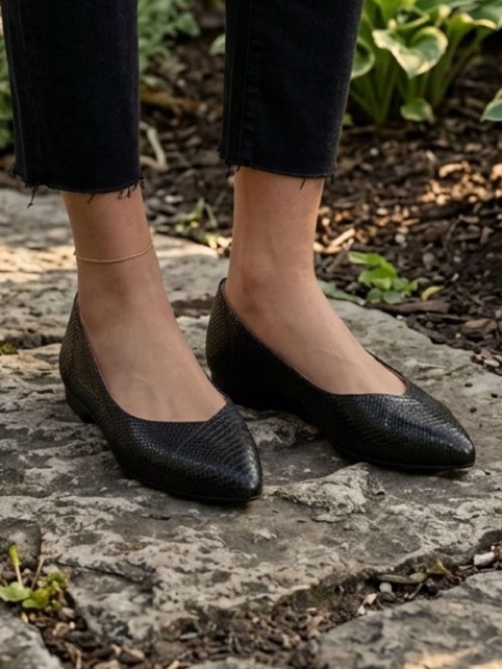 Vionic Cabello Black Snakeskin Flats Women Sz 8.5